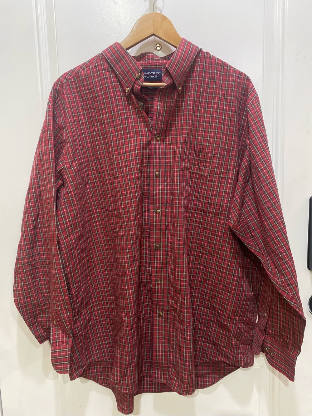 Roundtree & Yorke Men’s XL Red Plaid Button Down Shirt